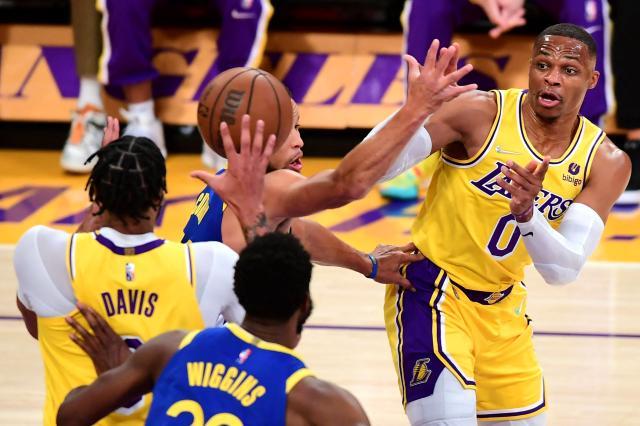 星空体育app下载-战太阳前夜湖人再增伤兵，韦少融入慢沃格尔揽责任