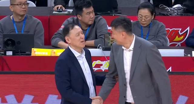 星空体育app下载-有惊无险!广东轻取鱼腩,胡明轩末节独砍11分,杜锋给老帅上一课