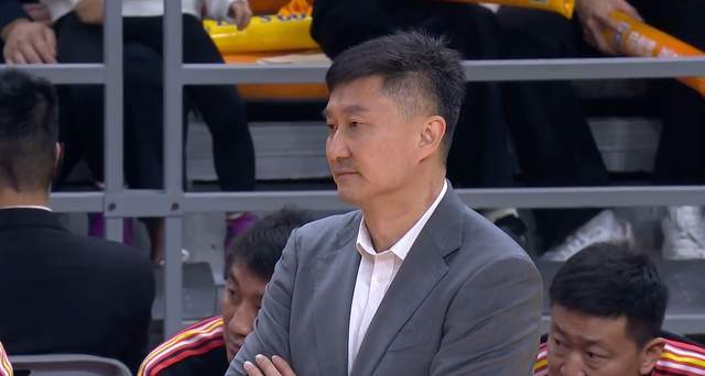 星空体育app下载-有惊无险!广东轻取鱼腩,胡明轩末节独砍11分,杜锋给老帅上一课