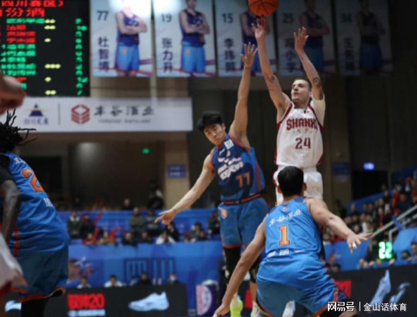 星空体育-太离谱！山西打四川，末节比分6-9，网友: 这是职业球员干的事？