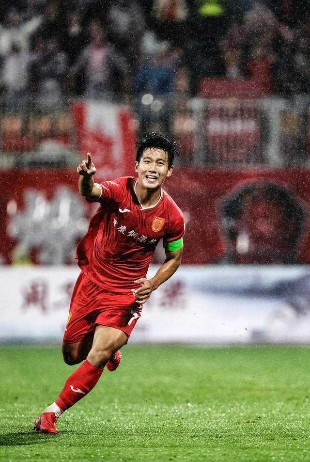 星空体育app下载-中超16强巡礼·重庆铜梁龙：中超最嫩主帅，带最年轻的队