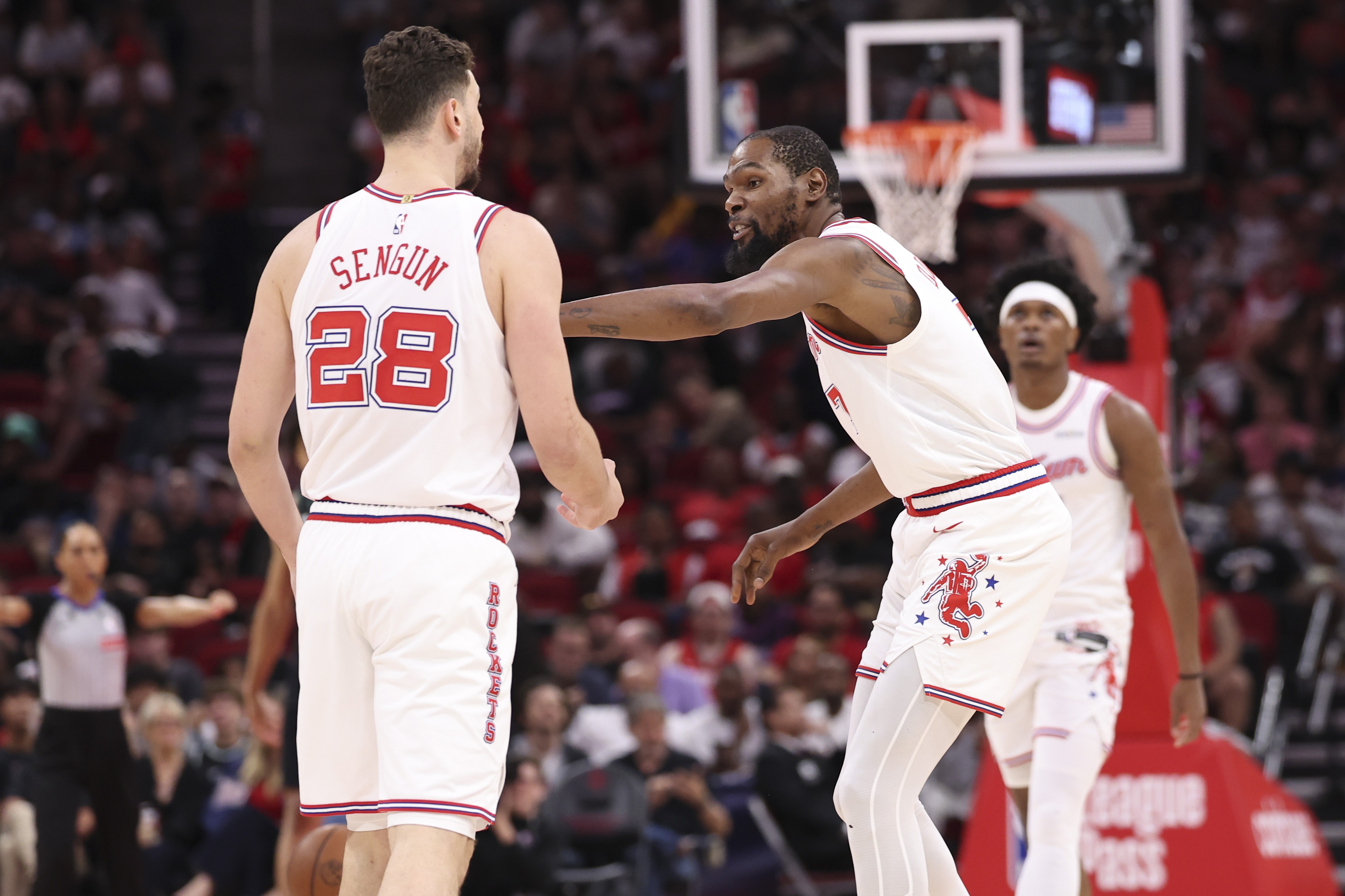 星空体育直播-东里场均56.8分13.8助！湖人真正意义残阵 湖火实力对比几几开？